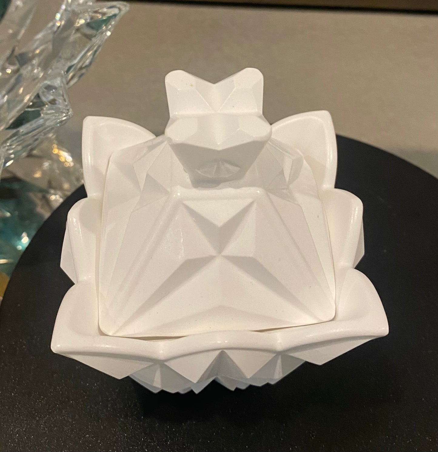 Diamond Crest Container