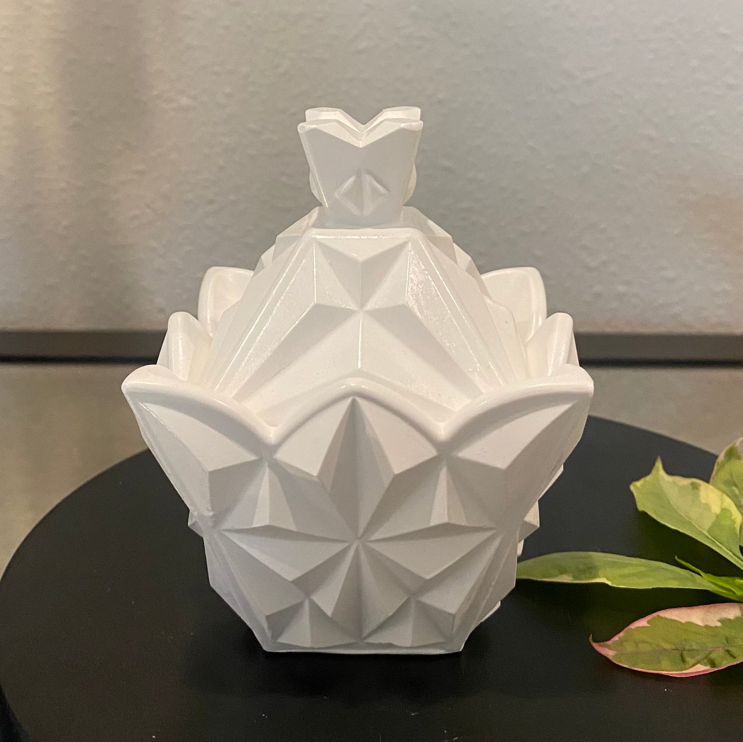 Diamond Crest Container