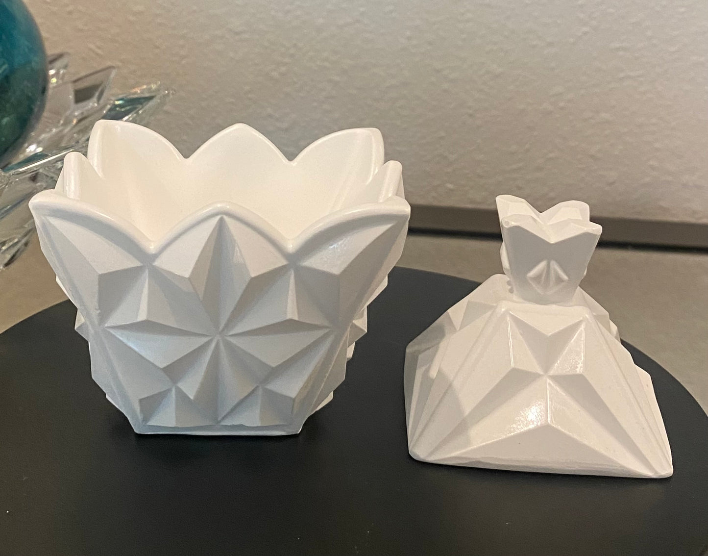 Diamond Crest Container